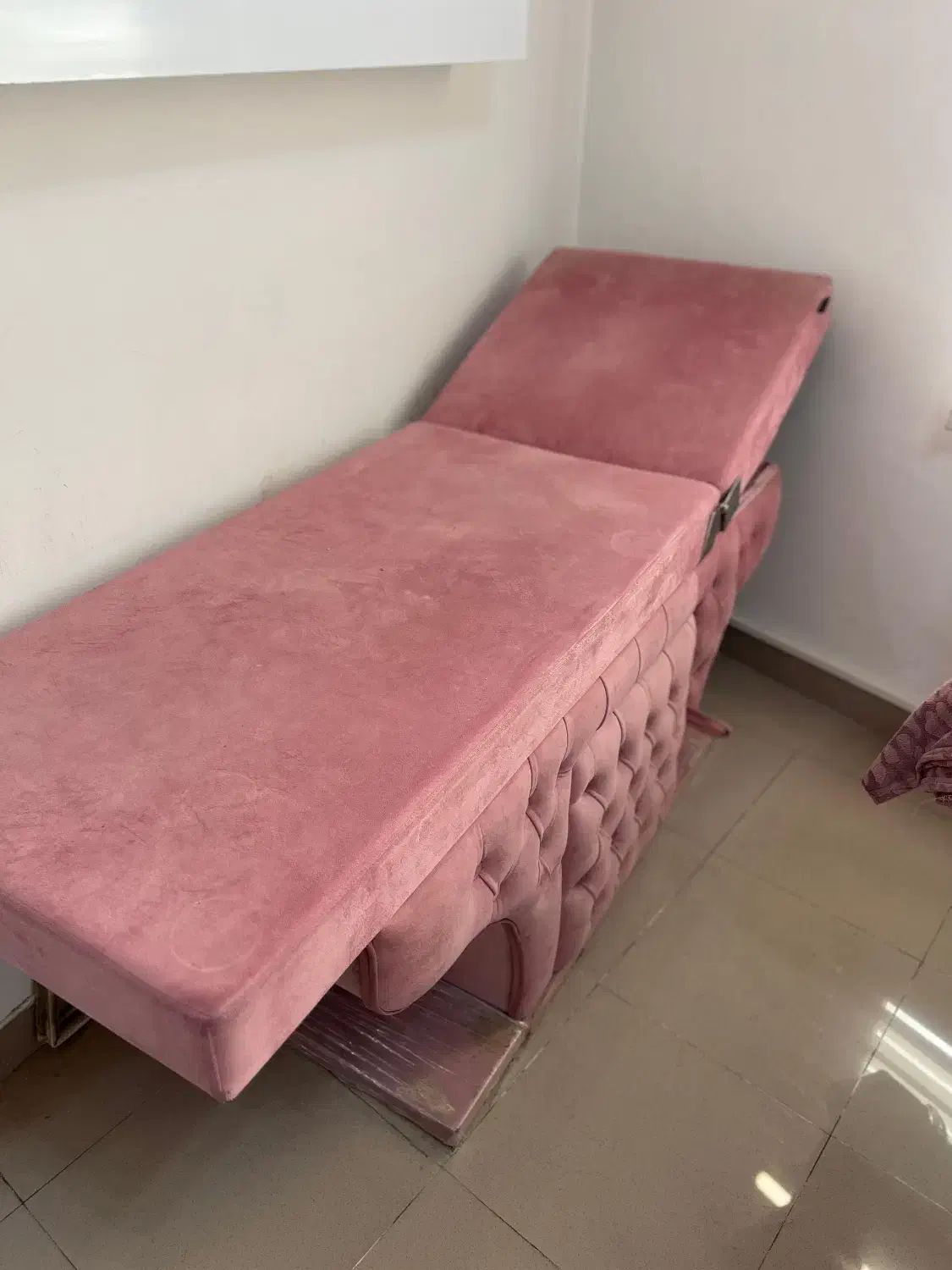 فروش‌ تخت مژه سالن زیبایی|آرایشگاه و سالن‌های زیبایی|رشت, دیلمان|دیوار