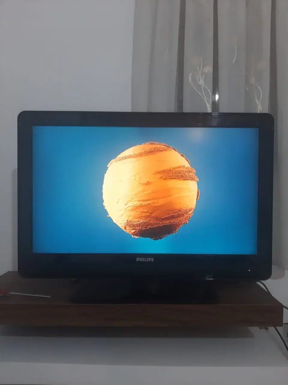 تلویزیون فیلیپس ۳۷ اینچ|تلویزیون و پروژکتور|سیرجان, |دیوار