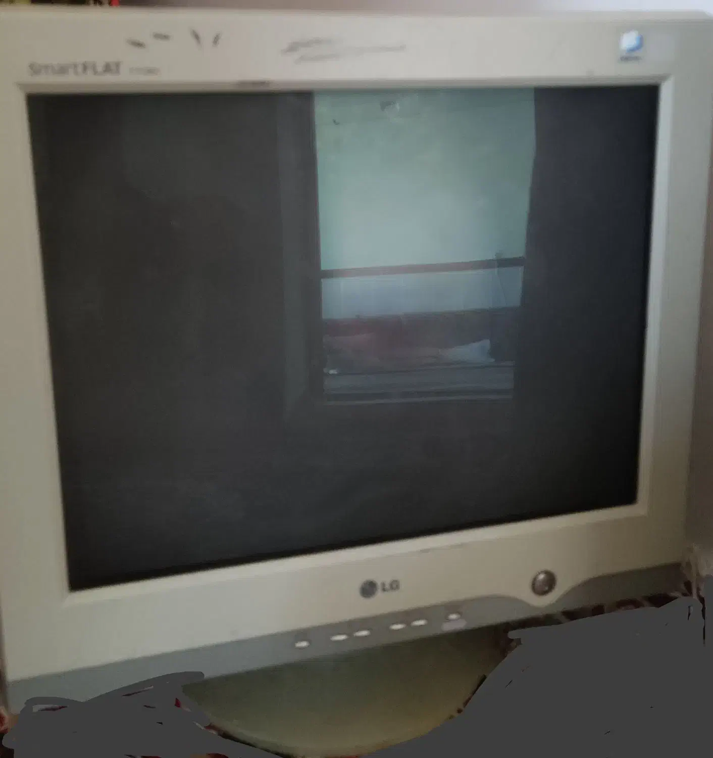 مانیتور|رایانه رومیزی|ایوان, |دیوار