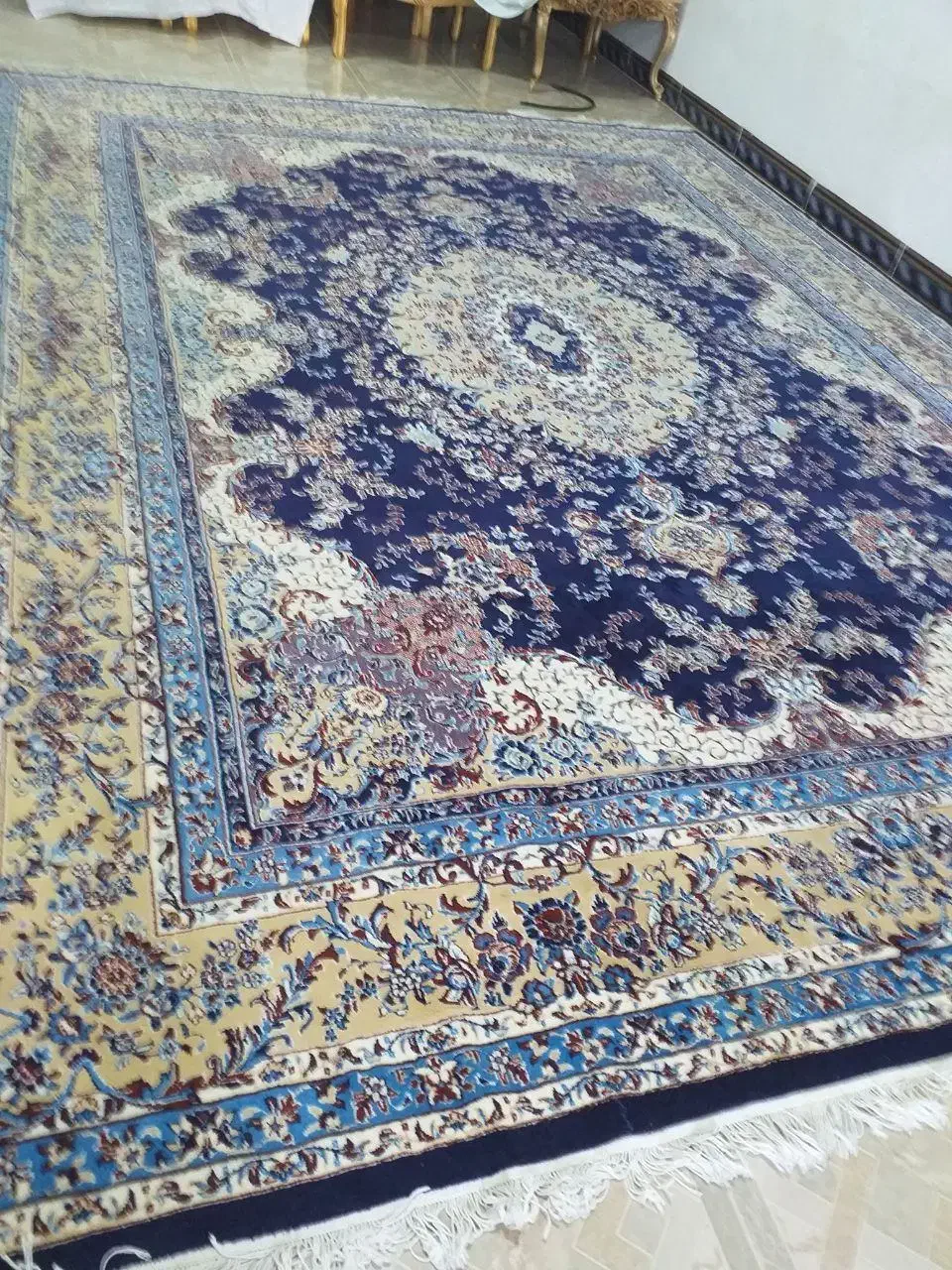 فرش سرمه ای ۵۰۰ شانه سالم وتمیز|فرش|خرم‌آباد, |دیوار