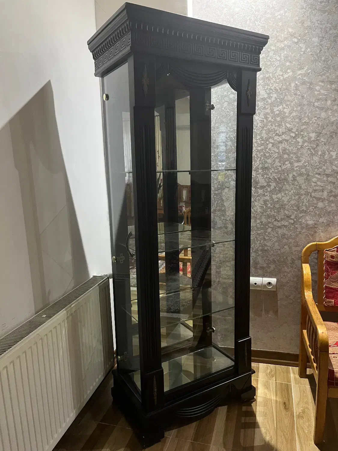 ویترین به علت جابجایی|بوفه، ویترین، کنسول|کلاچای, |دیوار