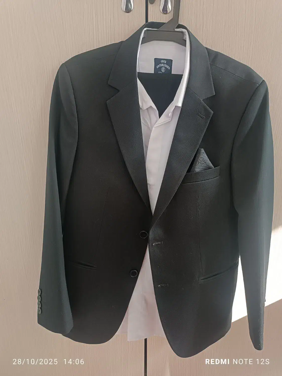 کت وشلوار|لباس|دهاقان, |دیوار