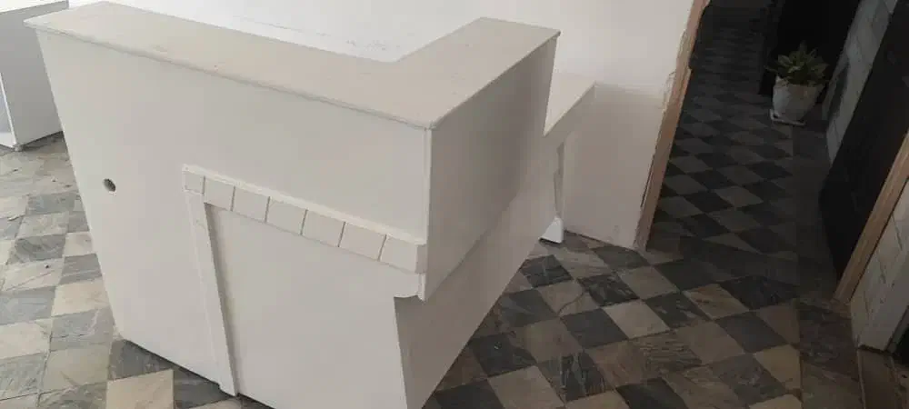 میز منشی مناسب برای محل کار|مبلمان اداری|محلات, |دیوار