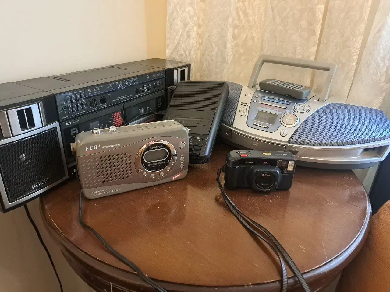 رادیو ضبط صوتی قدیمی|کلکسیون اشیاء عتیقه|پردیس, فاز ۱۱|دیوار