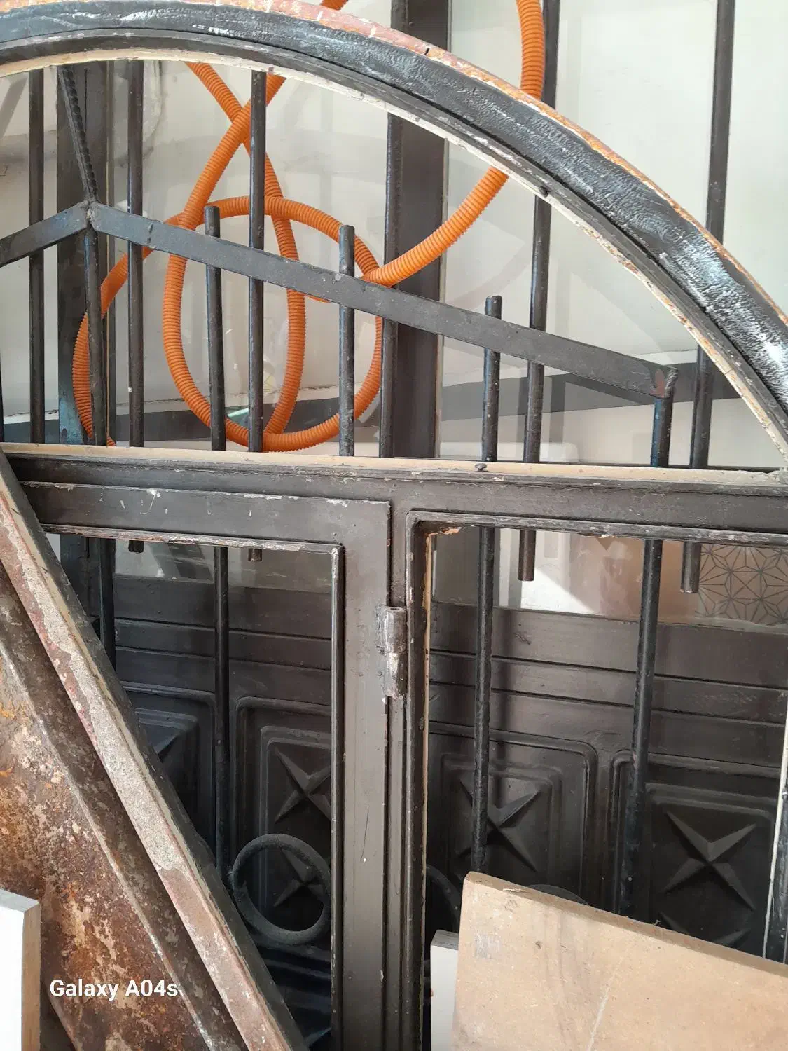 در و پنجره اهنی|مصالح و تجهیزات ساختمان|بومهن, |دیوار