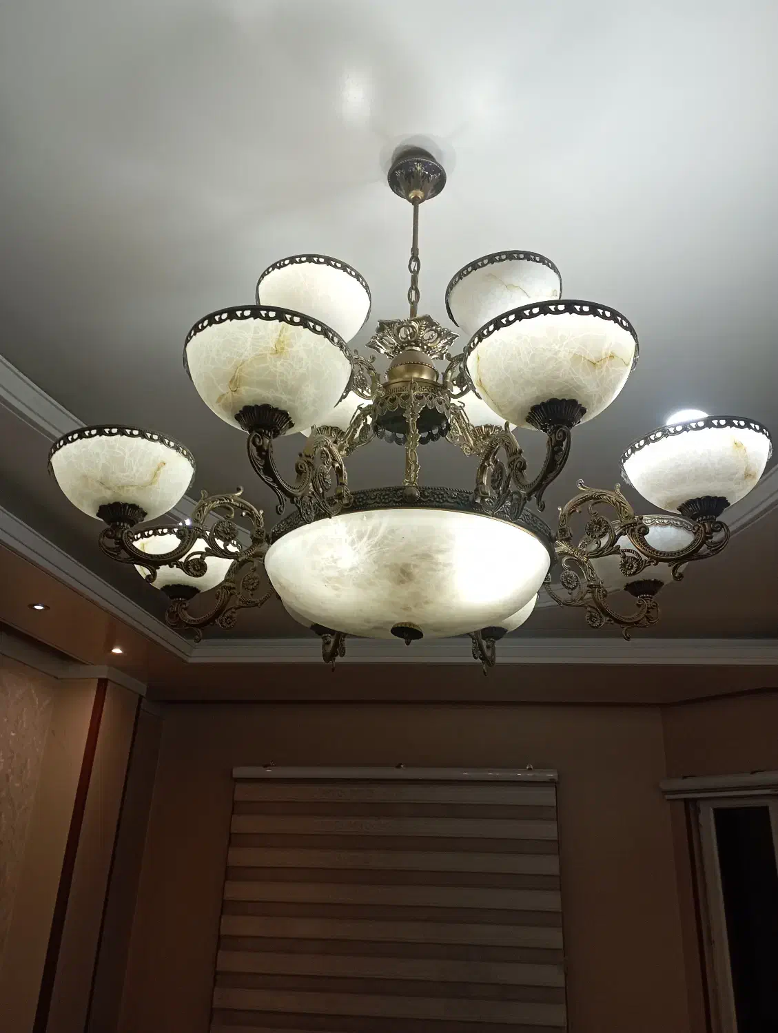 لوستر آنتیک ۱۳ کاسه ای برنزی|لوستر و چراغ آویز|تهران, قیام|دیوار