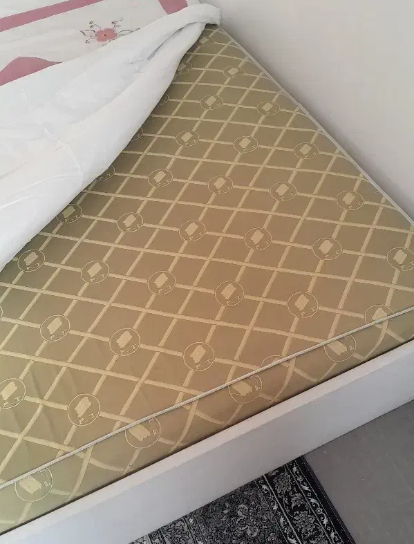 تخت خواب به همراه تشک|تخت و سرویس خواب|قرچک, مهدیه|دیوار