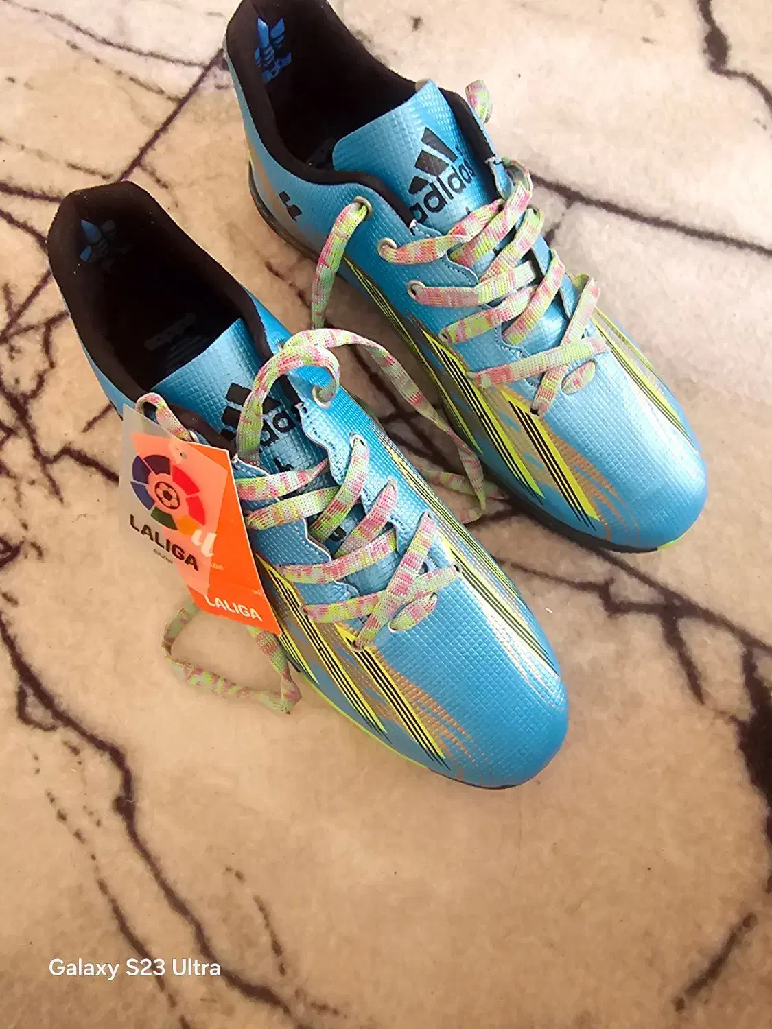 کفش داخل سالن فوتسال|کیف، کفش، کمربند|تبریز, |دیوار