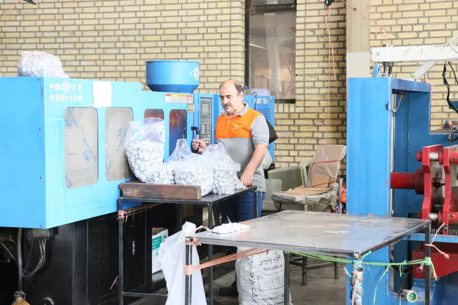 سرپرست و فنی کار دستگاه تزریق پلاستیک|استخدام صنعتی، فنی، مهندسی|کهریزک, |دیوار