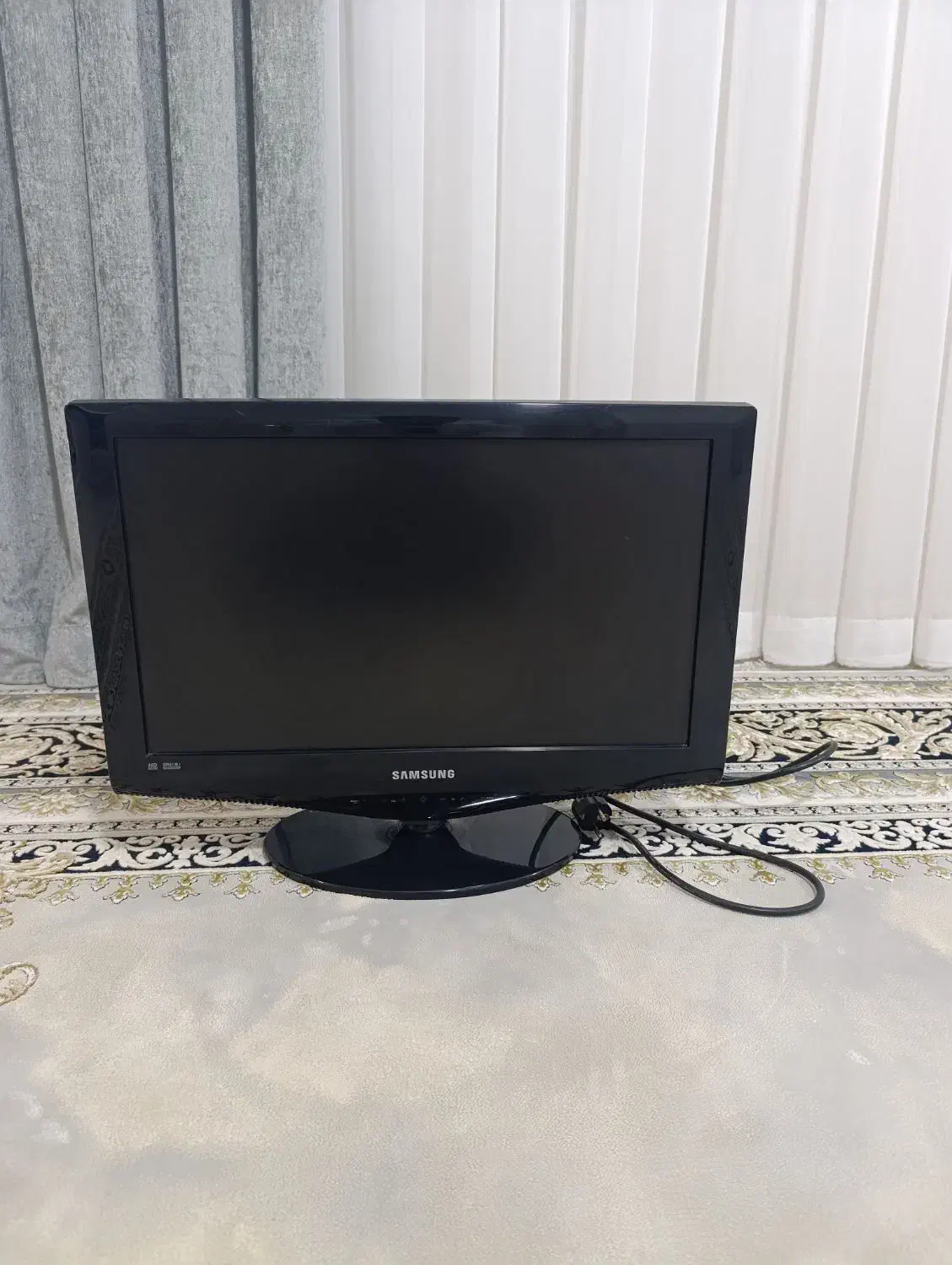 یک عدد تلویزیون|تلویزیون و پروژکتور|همدان, |دیوار