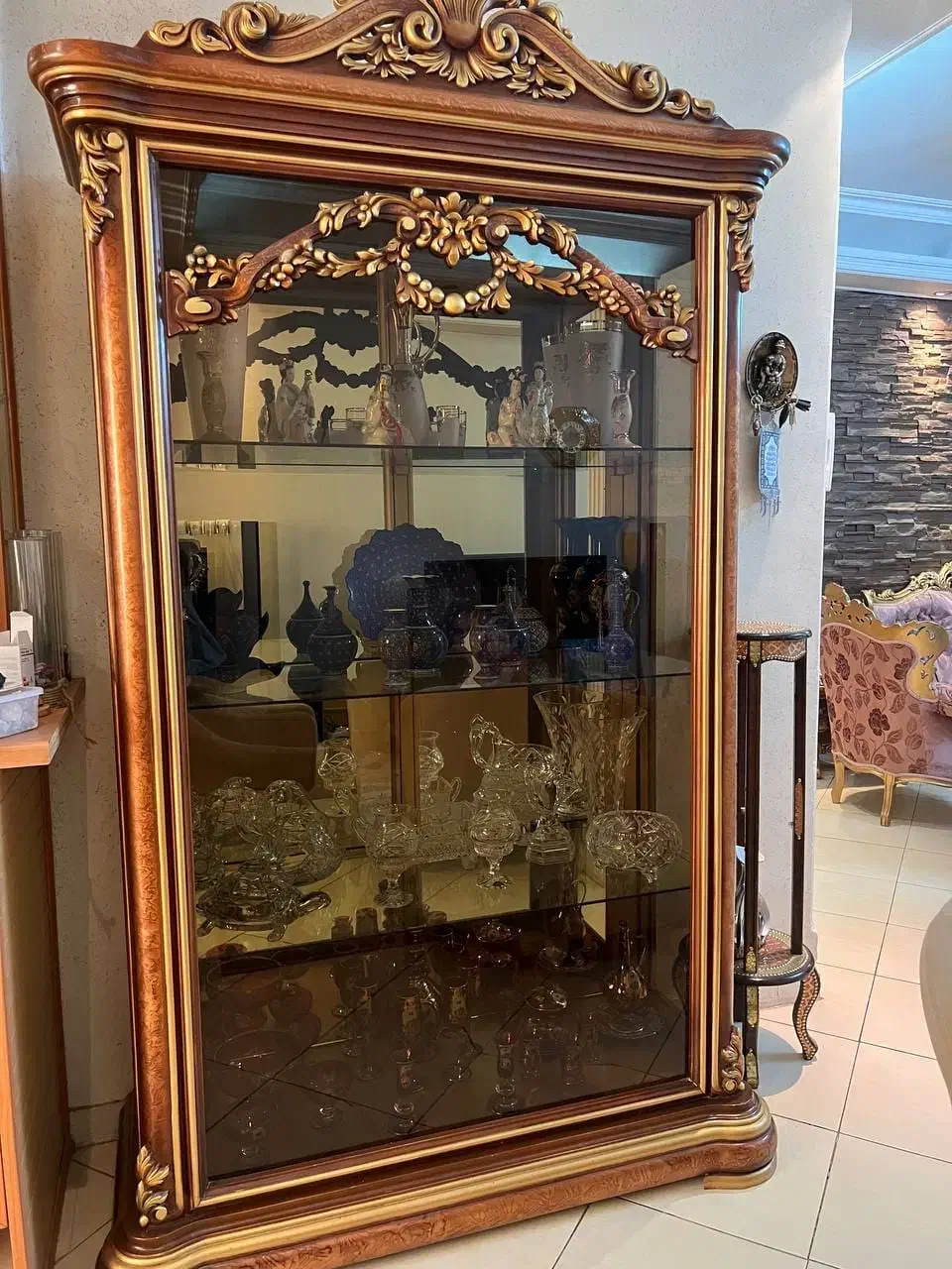 ویترین سالم چوب گردو|بوفه، ویترین، کنسول|تهران, توحید|دیوار