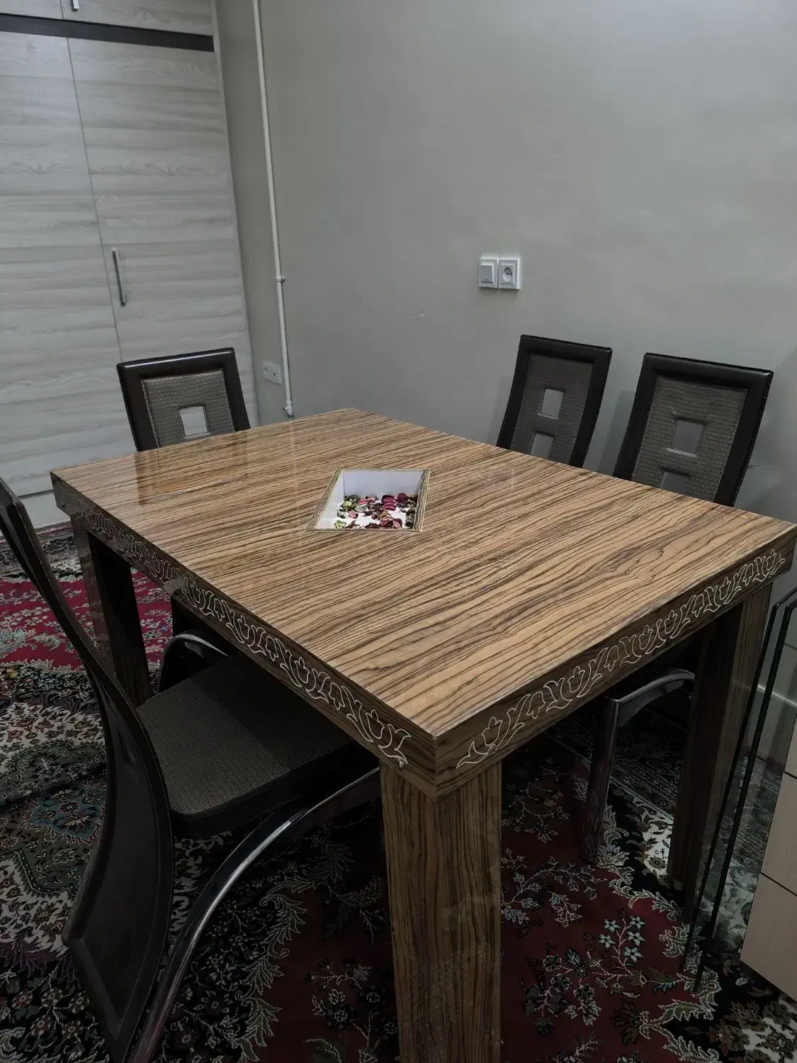 میز ناهار خوری چهار نفره|میز و صندلی غذاخوری|فلاورجان, |دیوار