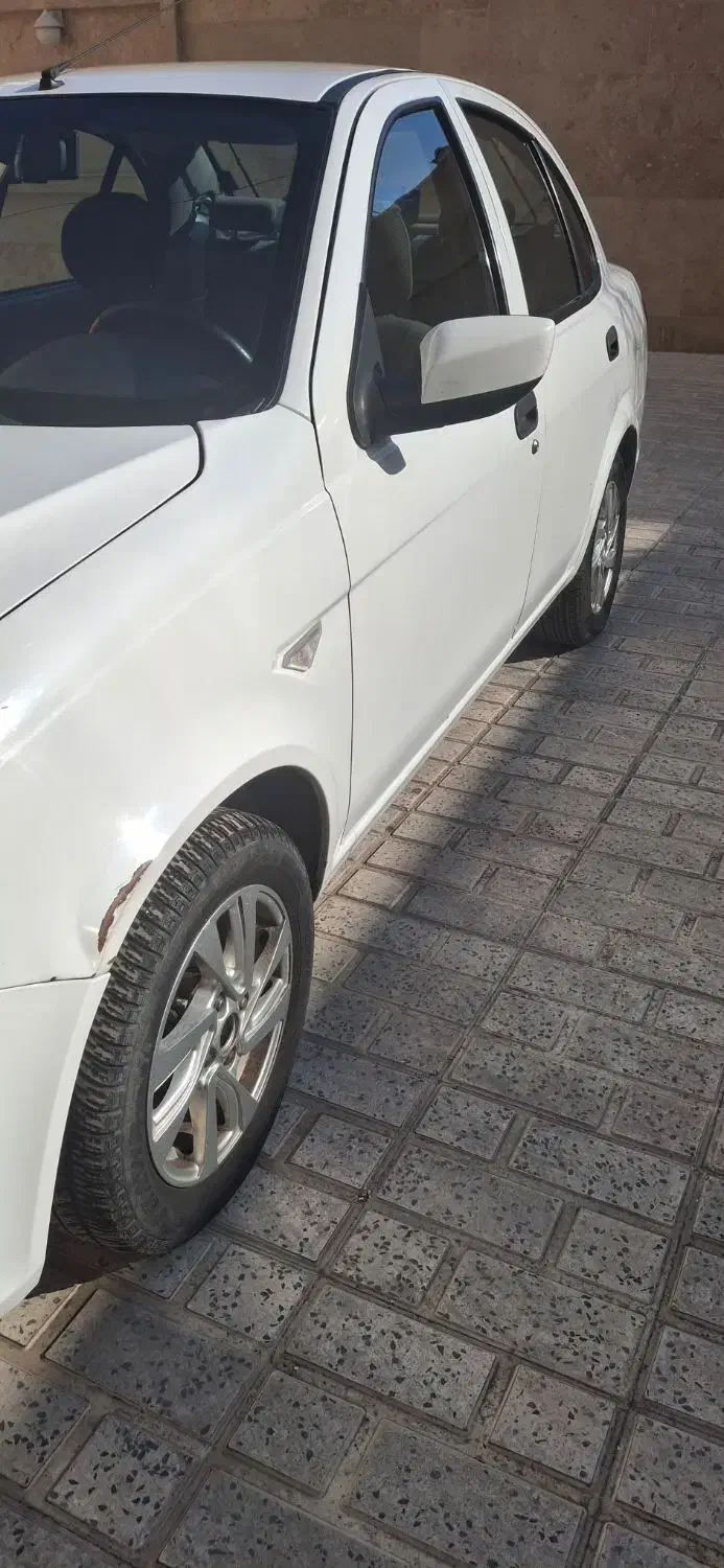 ساینا|خودرو سواری و وانت|میانه, |دیوار