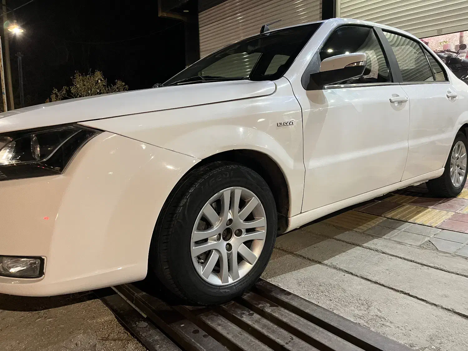 دنا|خودرو سواری و وانت|دماوند, دماوند|دیوار