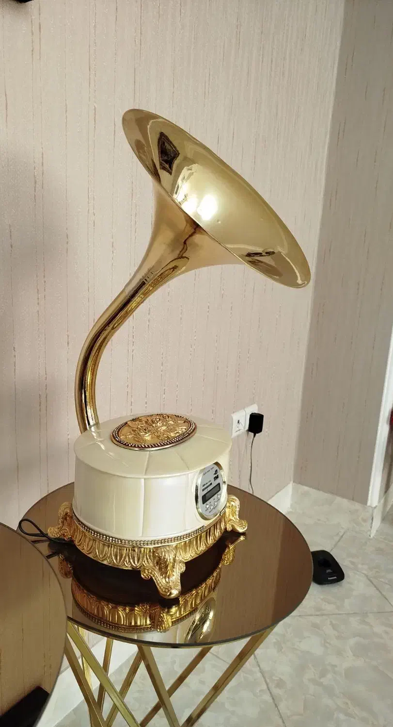 تلفن و گرامافون سلطنتی با میز درحد|تلفن رومیزی|سمنان, |دیوار