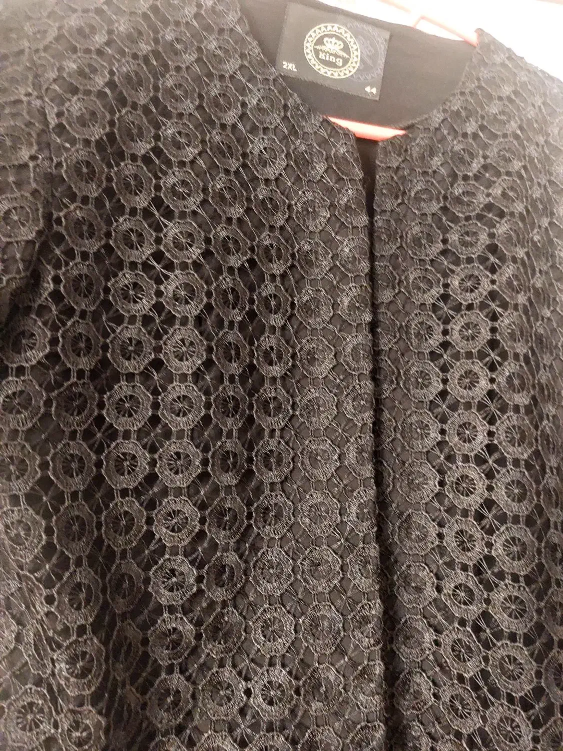 گیپور ۶۰۰تومن و مانتو سفید ۱تومن|لباس|شیراز, قدوسی شرقی|دیوار