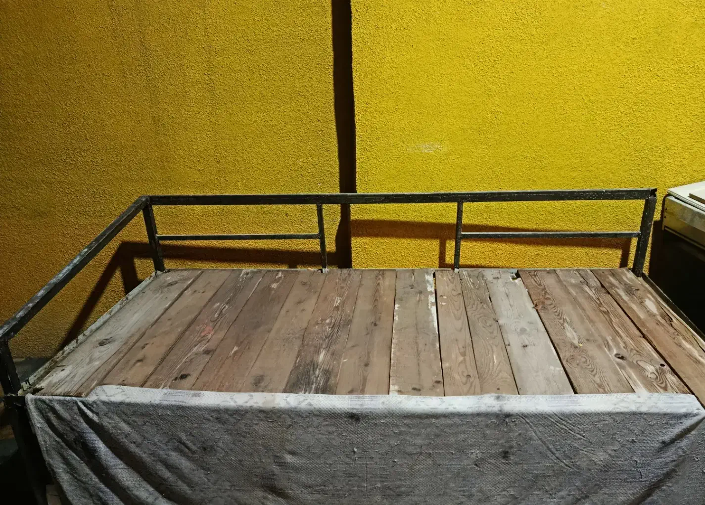 تخت آهنی|کافیشاپ و رستوران|دورود, |دیوار