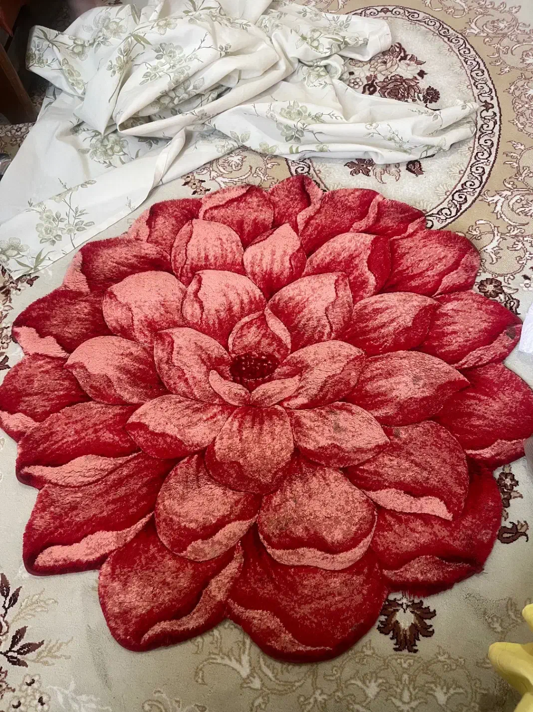 قالیچه طرح گل قرمز|فرش|سمنان, |دیوار