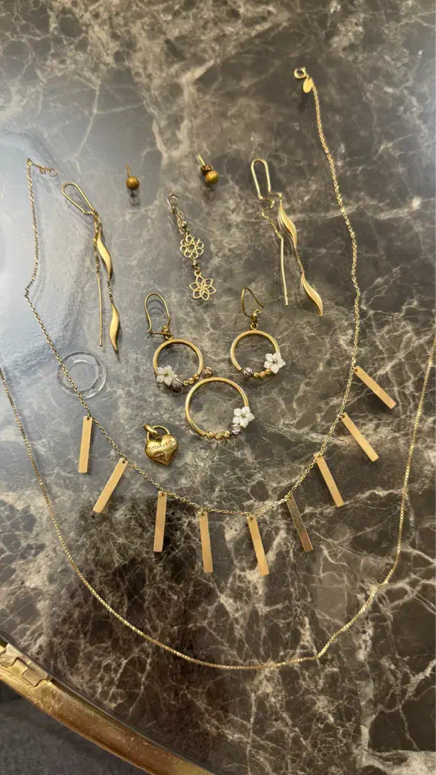 تعدادی نیم ست نونو|جواهرات|اندیشه, اندیشه فاز ۱|دیوار