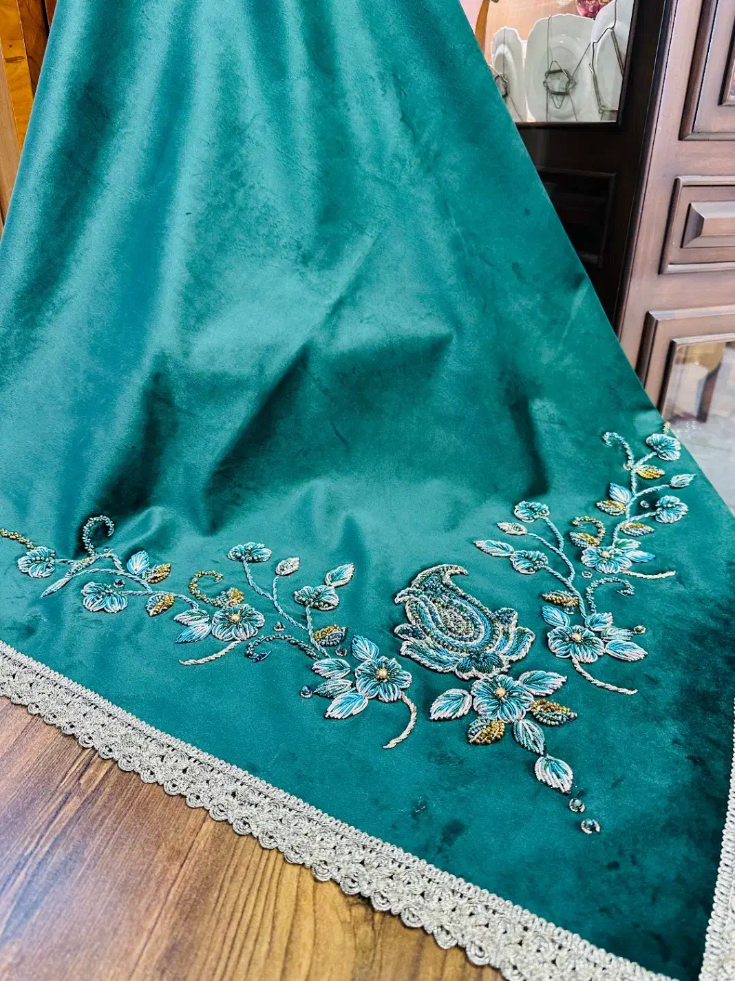 سرمه دوزی و جواهر دوزی|پرده، رانر، رومیزی|اصفهان, باغ زرشک|دیوار