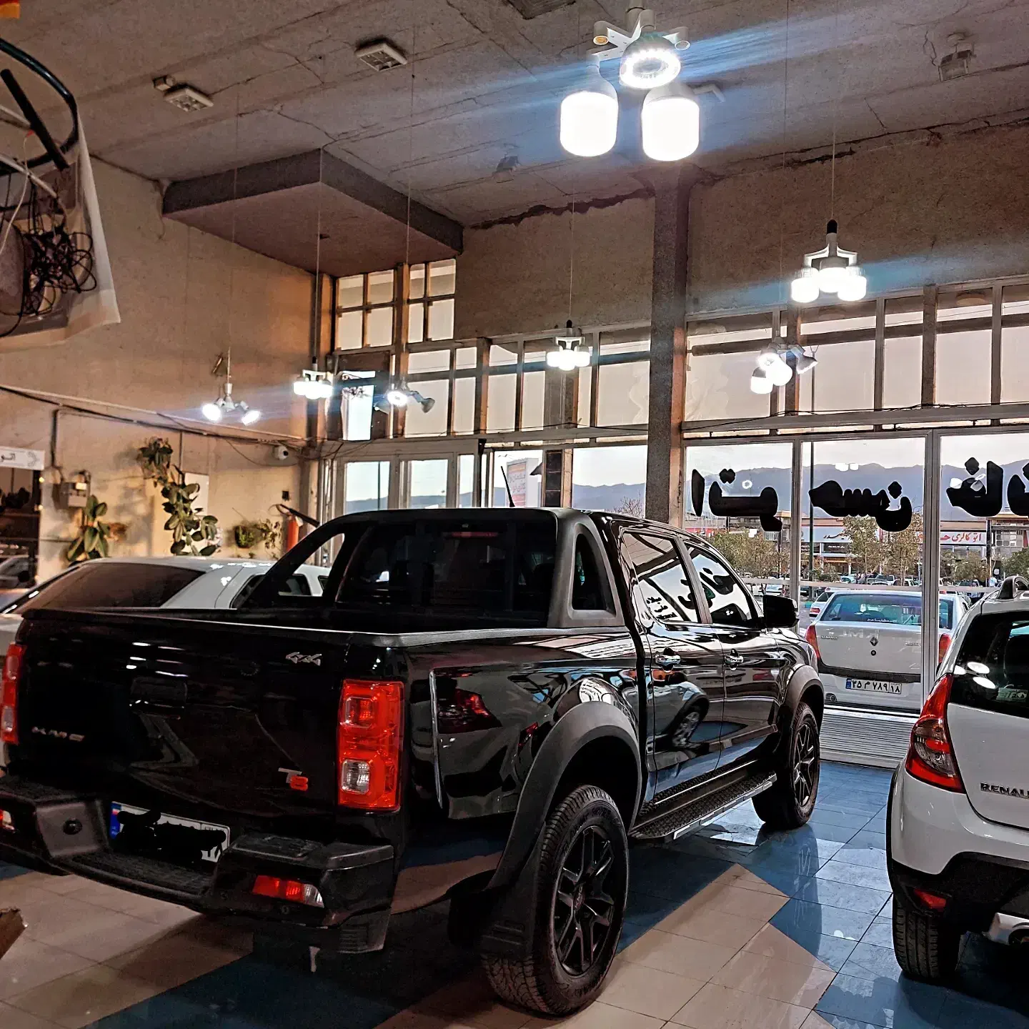 کی ام سیt8مدل1402|خودرو سواری و وانت|همدان, |دیوار