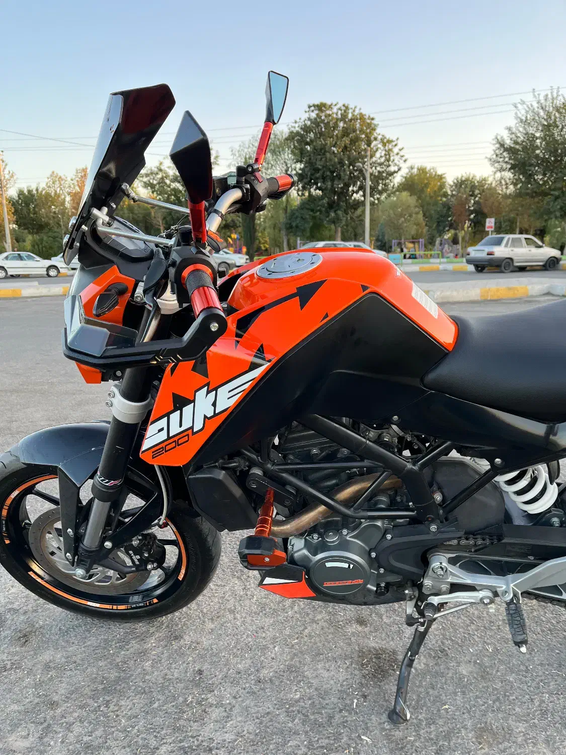 کی تی ام دوک ۲۰۰|موتورسیکلت|لنجان, |دیوار