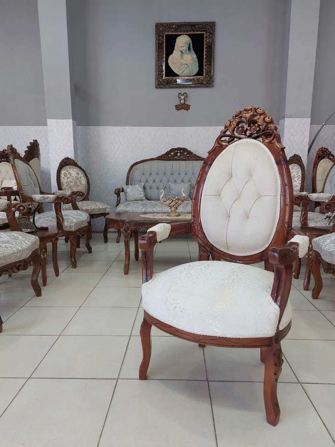 *مبل ۹نفره تمام کاردست زیبا*|مبلمان خانگی و میز عسلی|بروجرد, |دیوار