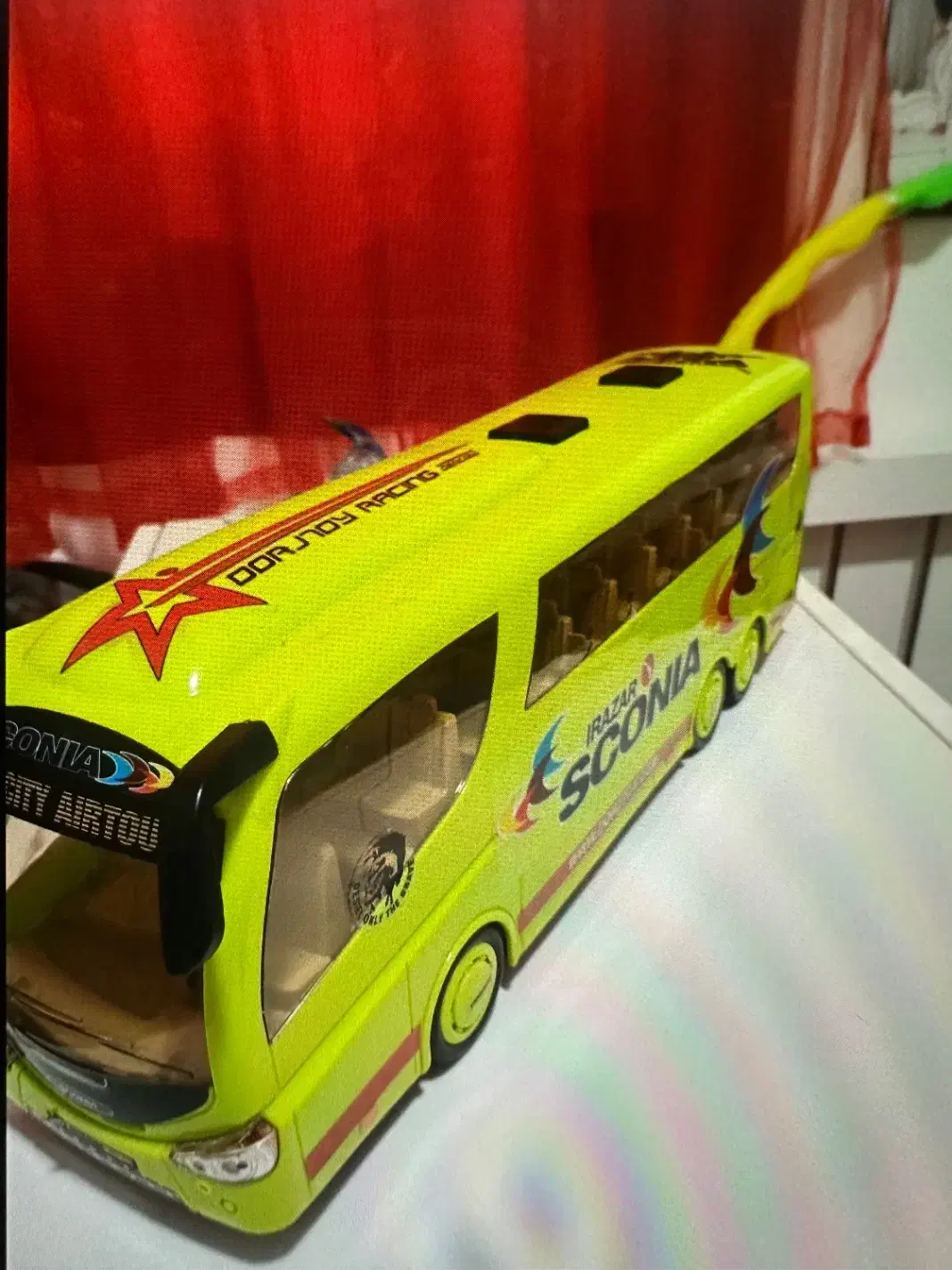 اتوبوس|اسباب‌‌بازی|بابل, |دیوار