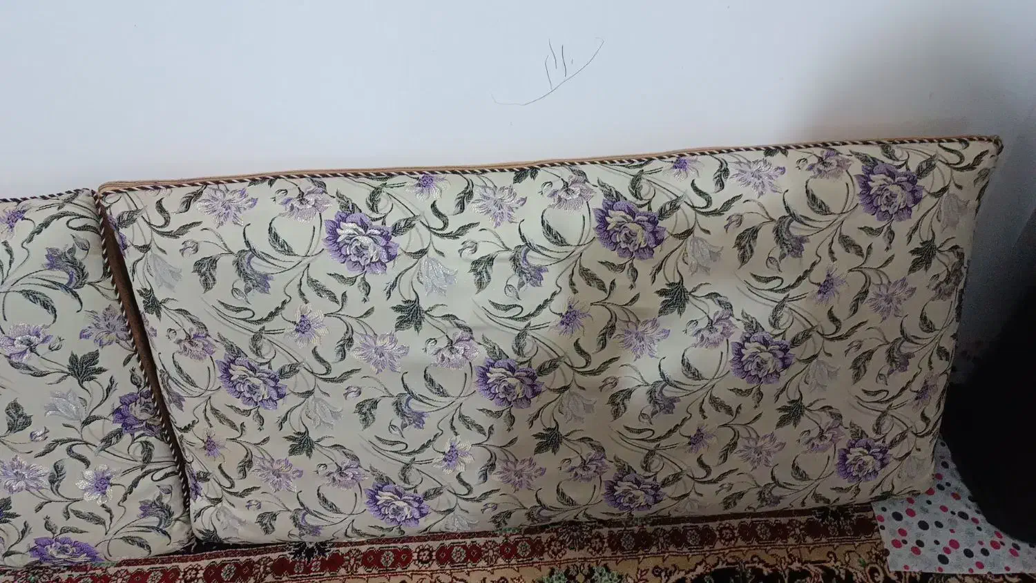 پشتی سالمه و محکم|پشتی|مرند, |دیوار