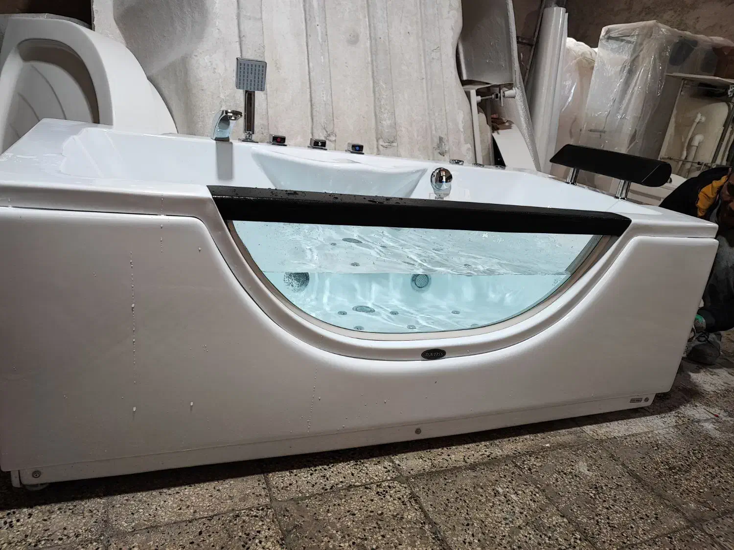 جکوزی تک نفره آکواریومی|لوازم حمام|تهران, کامرانیه|دیوار