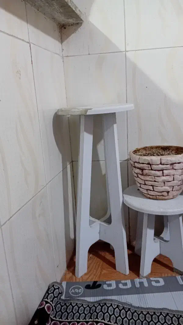 میز چوبی زیر گلدان ۳عداد ۳۰۰تومان|صنایع دستی و سایر لوازم تزئینی|امیدیه, |دیوار