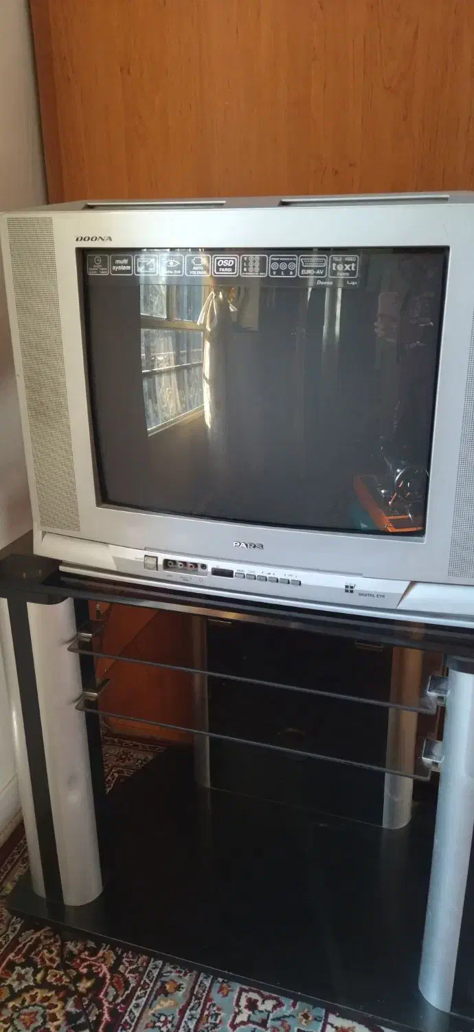 تلویزیون پارس با میز شیشه ای|تلویزیون و پروژکتور|تویسرکان, |دیوار