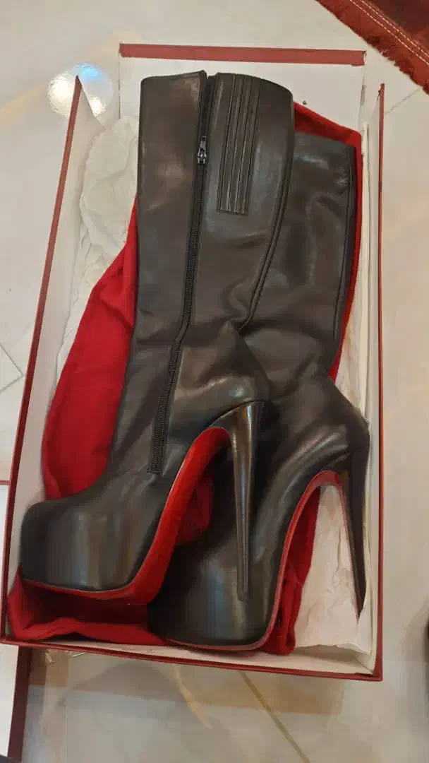 توافقی|کیف، کفش، کمربند|بومهن, |دیوار