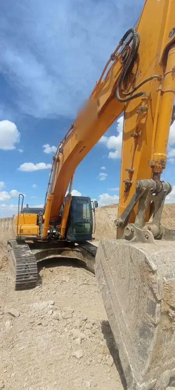 بیل ۳۲۰ هیوندای|خودرو سنگین|بناب, |دیوار