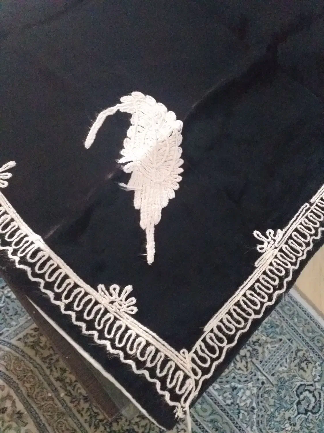 رومیزی مخمل مشکی قدیمی  وبافت پارچه سالم|پرده، رانر، رومیزی|کرج, کرج نو|دیوار