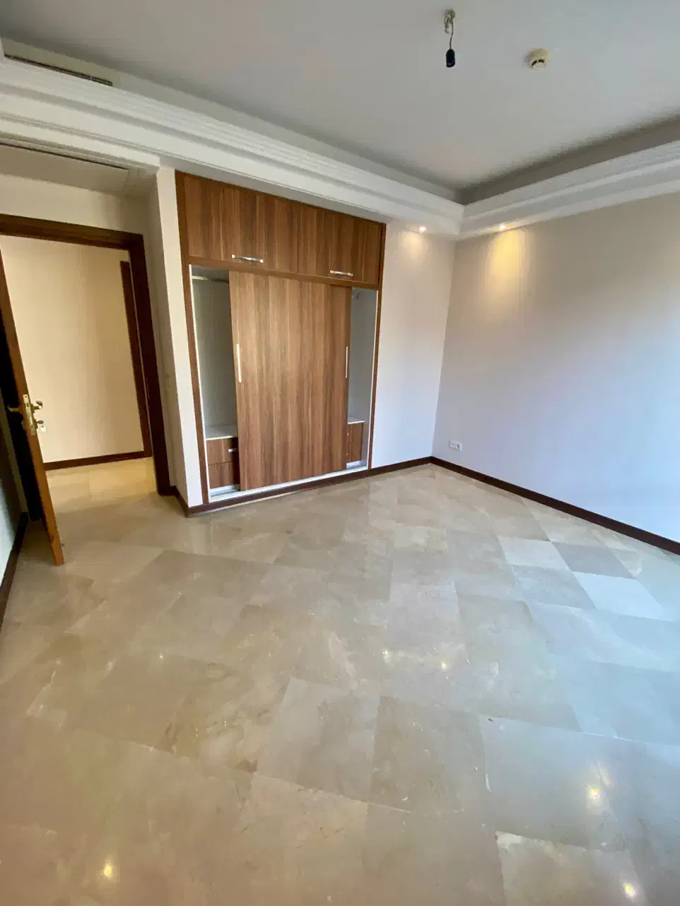 اجاره واحد ۲۲۰متر الهیه /3خواب/۲پارکینگ/فول مشاعات