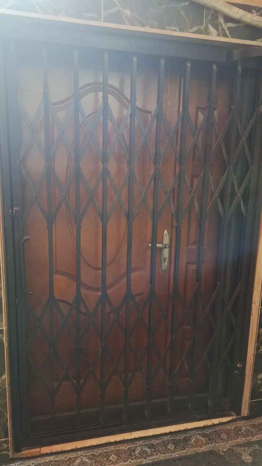 درب چوبی دولنگه سالم|مصالح و تجهیزات ساختمان|قائم‌شهر, |دیوار