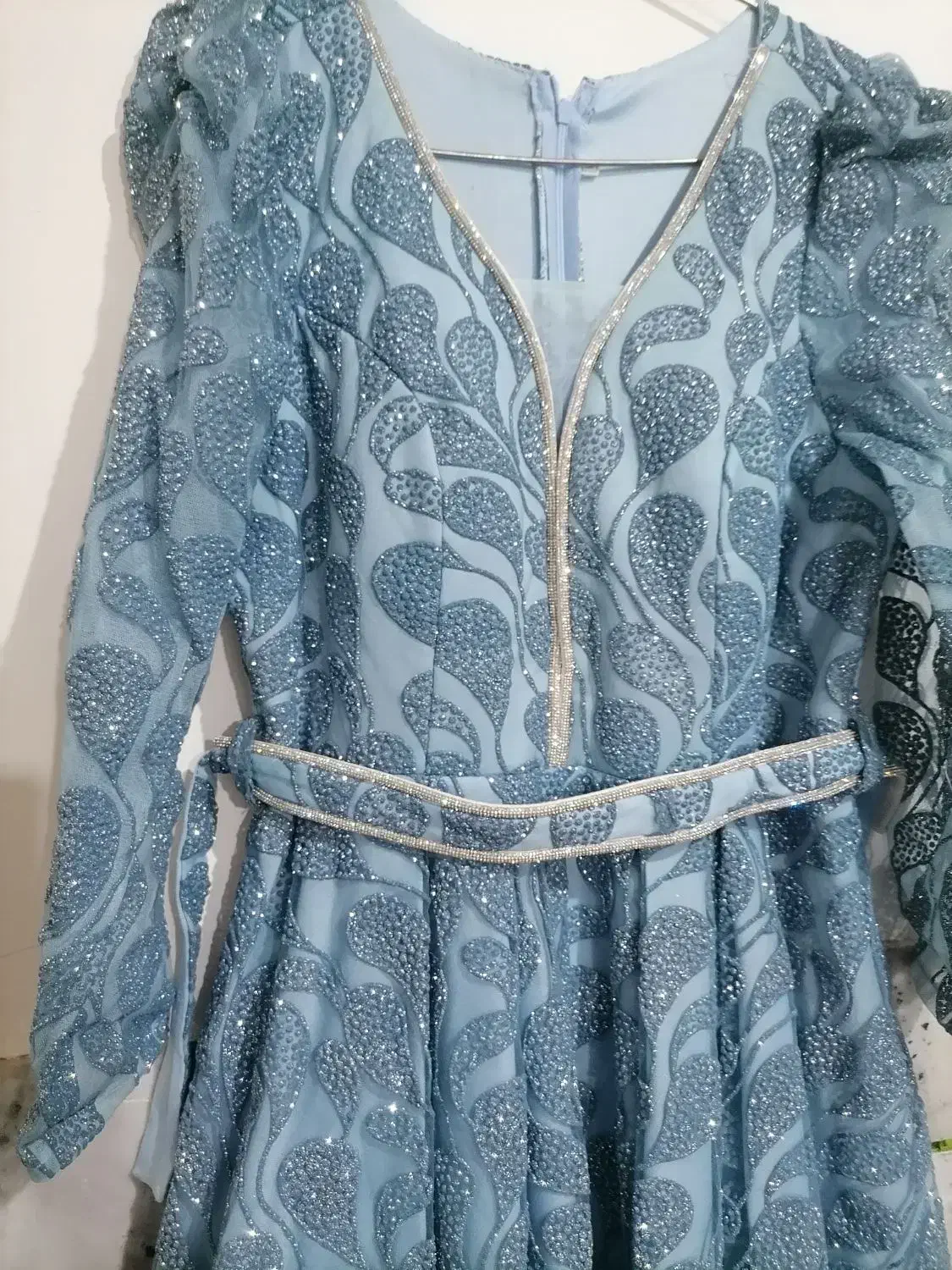 لباس مجلسی|لباس|گالیکش, |دیوار