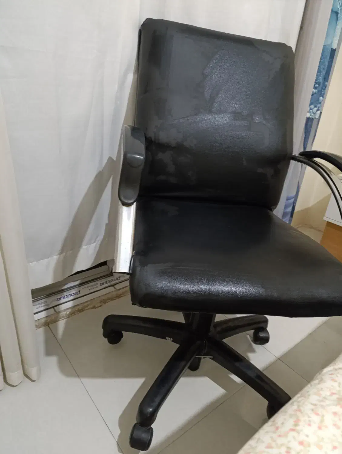 صندلی گردون|صندلی و نیمکت|مشهد, الهیه|دیوار