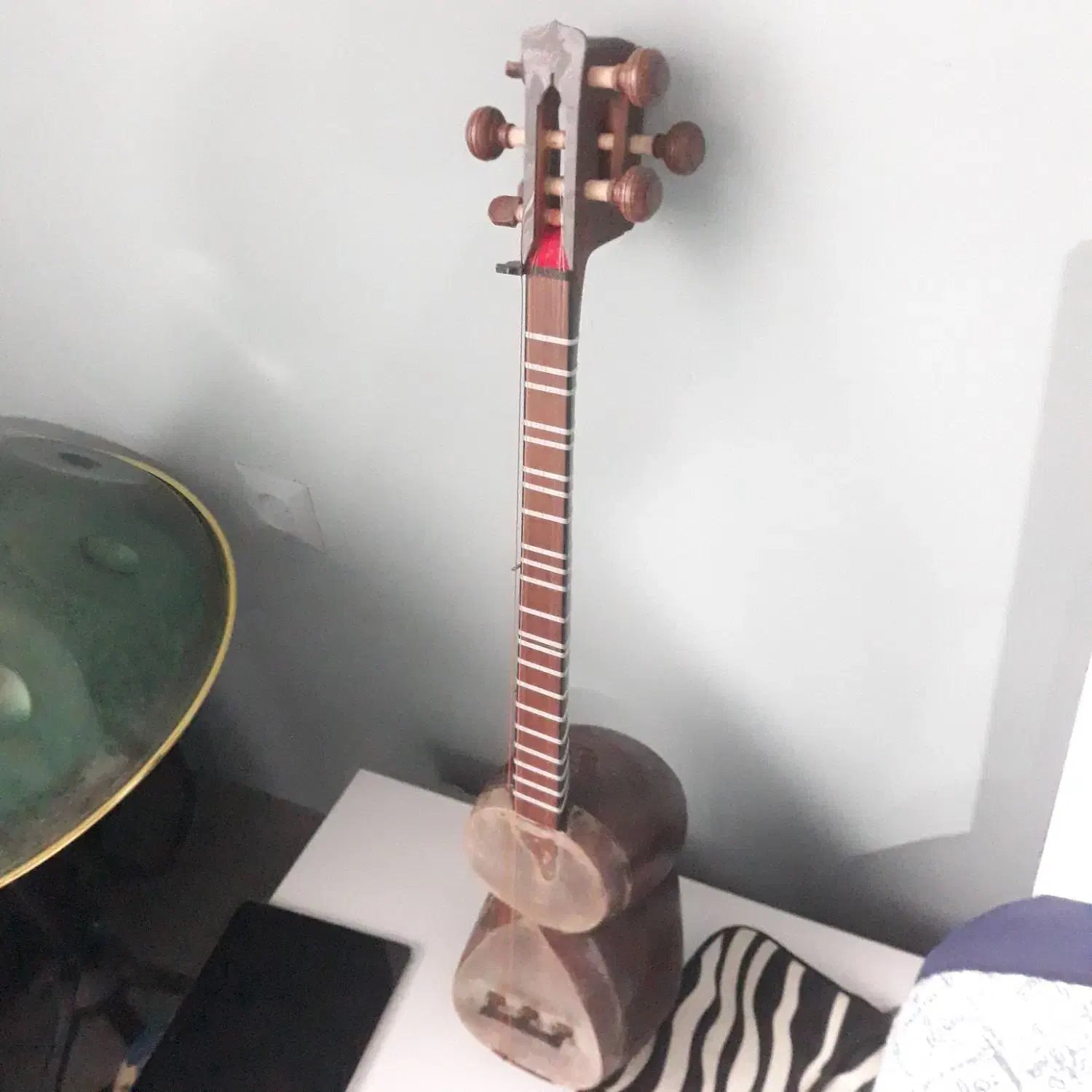 تار۹سیم قفقازی|سازهای سنتی|رشت, لاکانی|دیوار