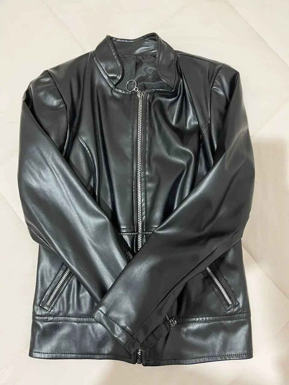 کاپشن چرم بچگانه کاملا سالم در حد نو|کفش و لباس بچه|زنجان, |دیوار