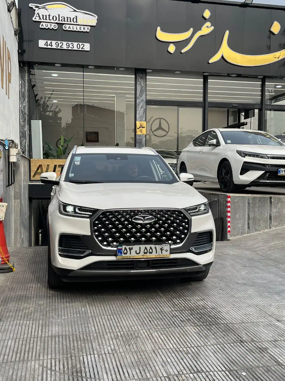 فروش اقساطی تیگو 8 سفید 403 در اتولند غرب|خودرو سواری و وانت|تهران, گلستان (شهرک راه آهن)|دیوار