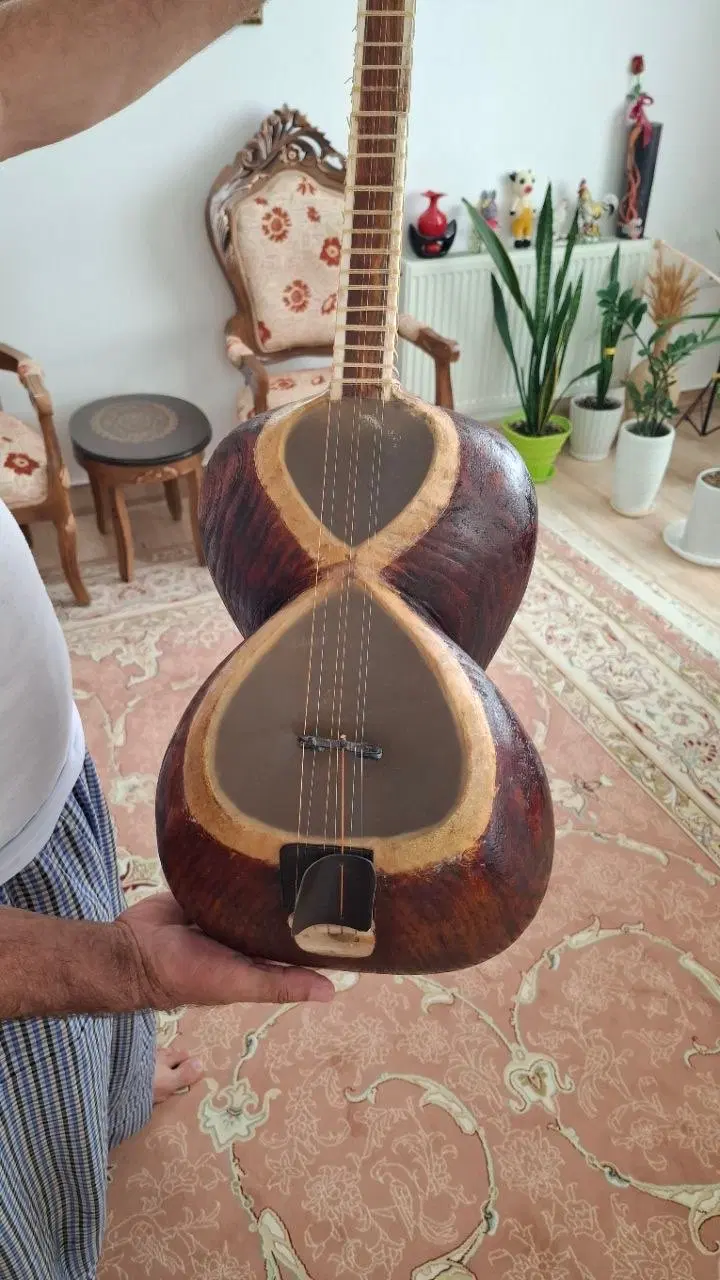 تار|سازهای سنتی|مشهد, هفت تیر (آب و برق)|دیوار
