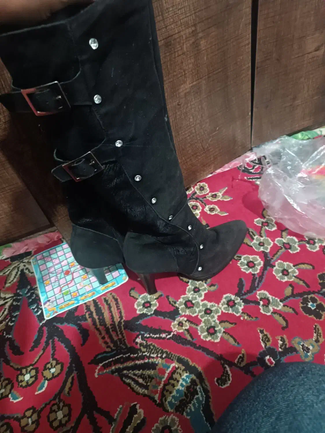 چکمه|کیف، کفش، کمربند|یاسوج, |دیوار