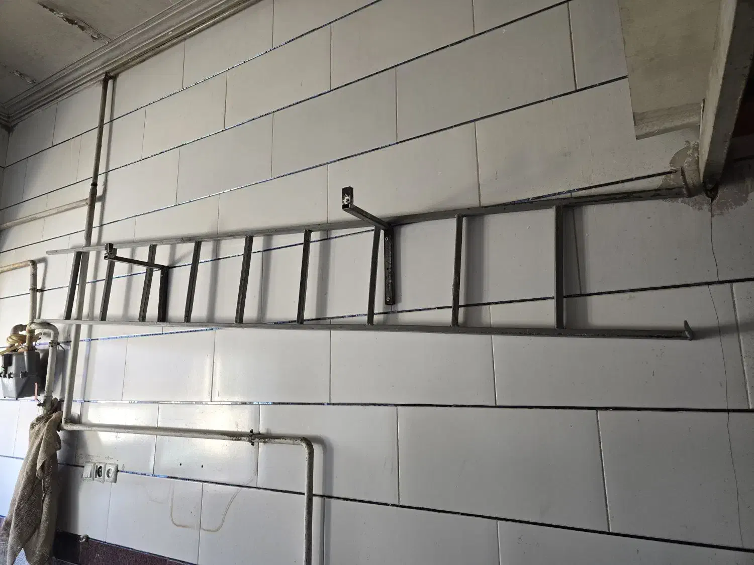 نردبان آهنی و چوبی تسمه دار و محافظ دار|ابزارآلات|زنجان, |دیوار