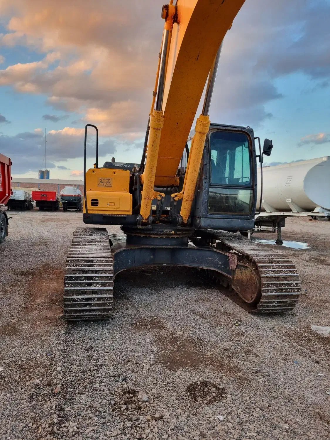 بیل هیوندا ۳۲۰ مدل ۲۰۱۲ اینه پشت|خودرو سنگین|کرمان, |دیوار