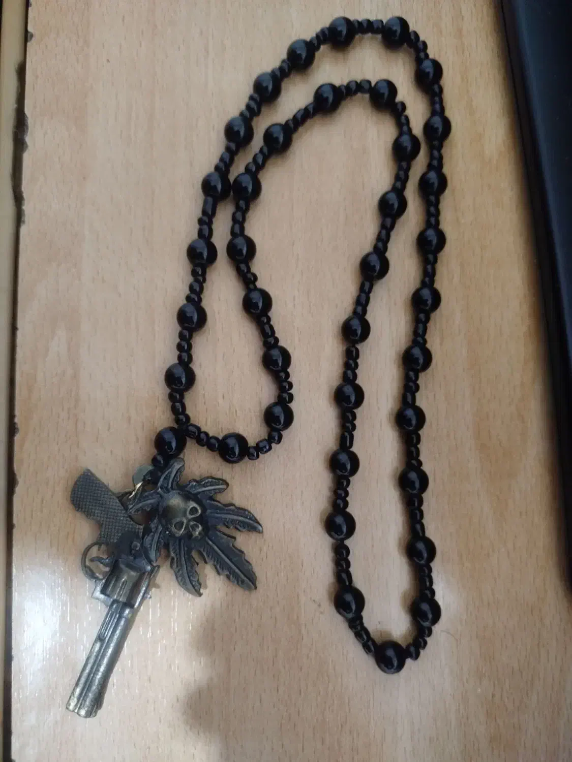 گردن بند نو|بدلیجات|خوی, |دیوار