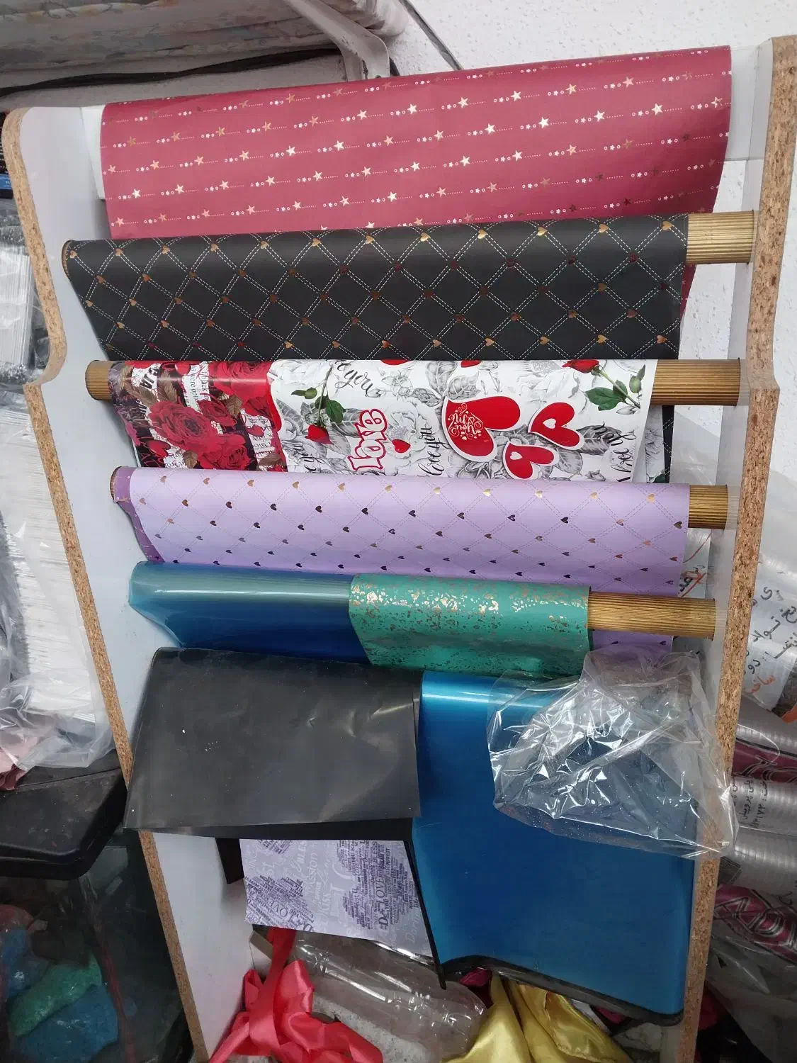 کاور  کاغذ کادو|فروشگاه و مغازه|رشت, خرسندی|دیوار