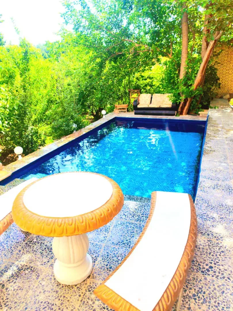 اجاره ویلا در باغبهادران باغ بهادران باغبادران|اجارهٔ کوتاه‌مدت ویلا و باغ|اصفهان, باغ دریاچه|دیوار