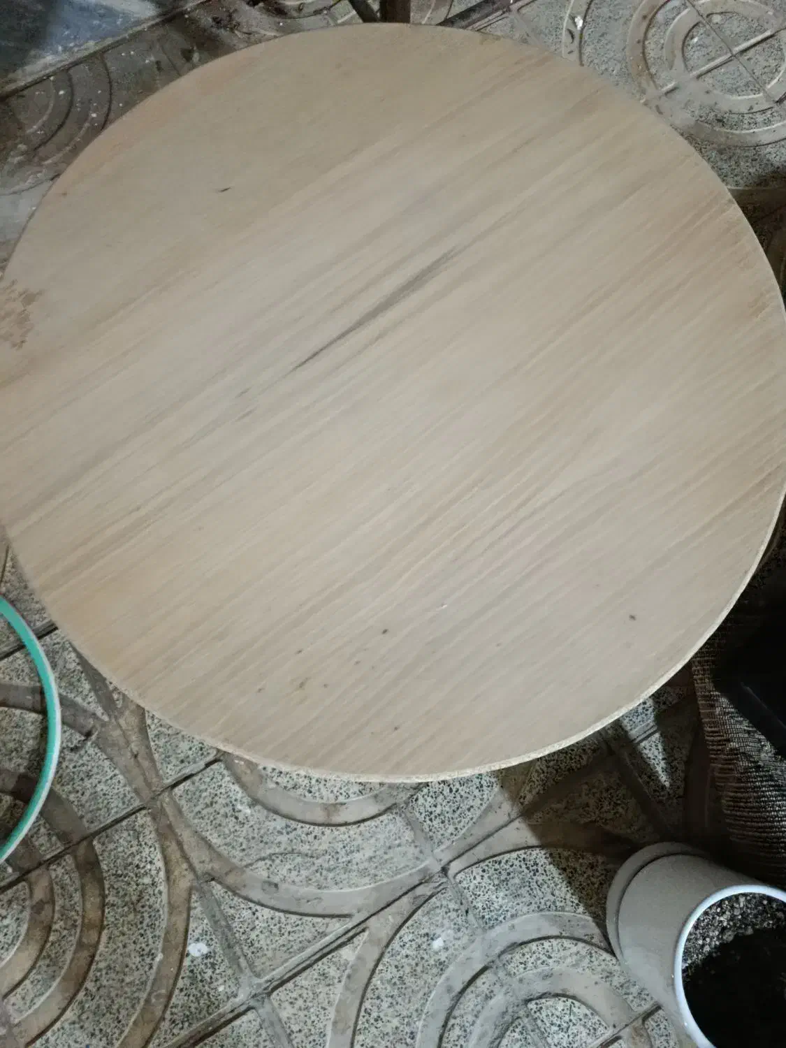 میز گرد کنار سالنی|مبلمان خانگی و میز عسلی|شاهینشهر, شهرک منازل چوبی|دیوار